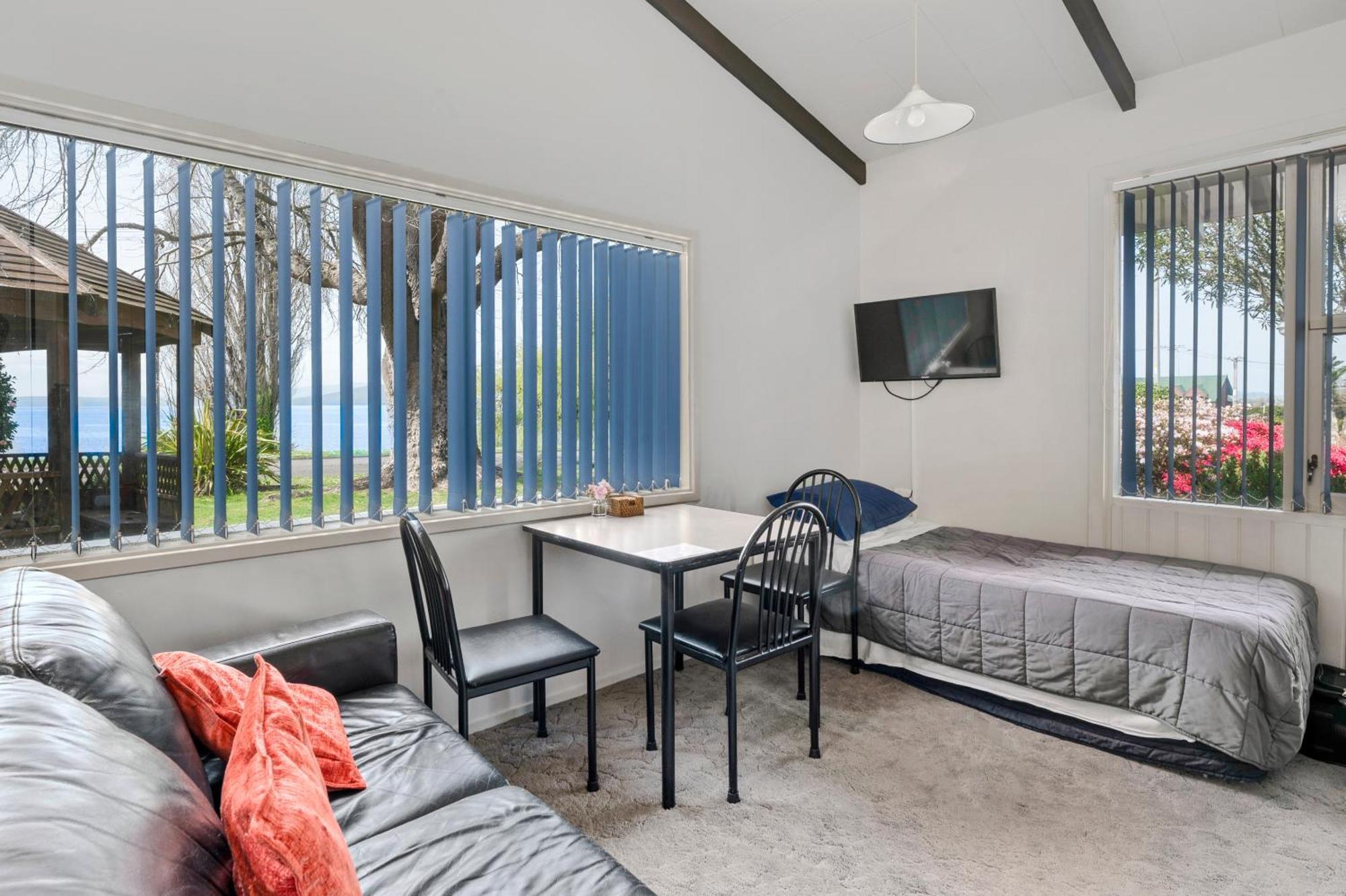 Jack & Di'S Lakefront Motel ロトルア エクステリア 写真