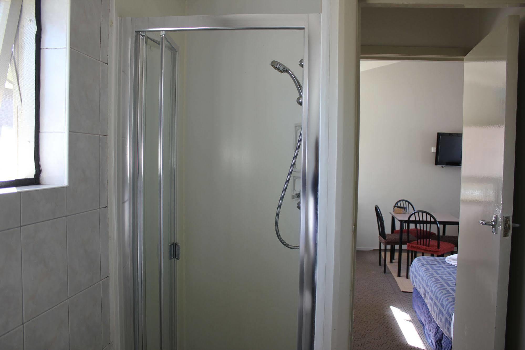 Jack & Di'S Lakefront Motel ロトルア エクステリア 写真