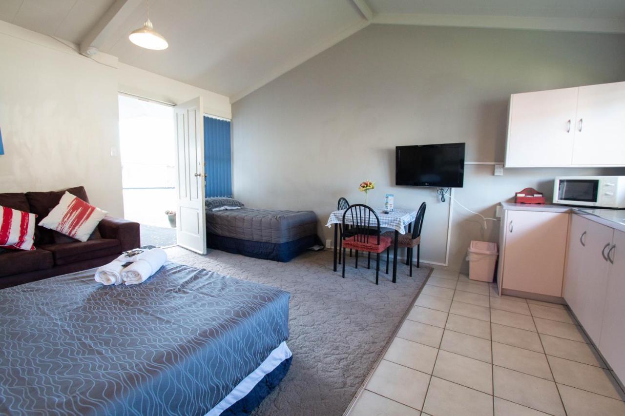 Jack & Di'S Lakefront Motel ロトルア エクステリア 写真